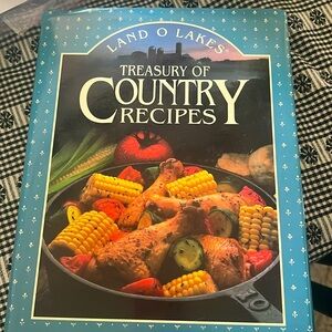 Land O Lakes Treasury of Country recipes cookbook. Hard cover like new. 1987